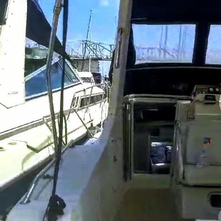 El Barco De Las Fiestas Sant Adrià de Besòs Eksteriør billede